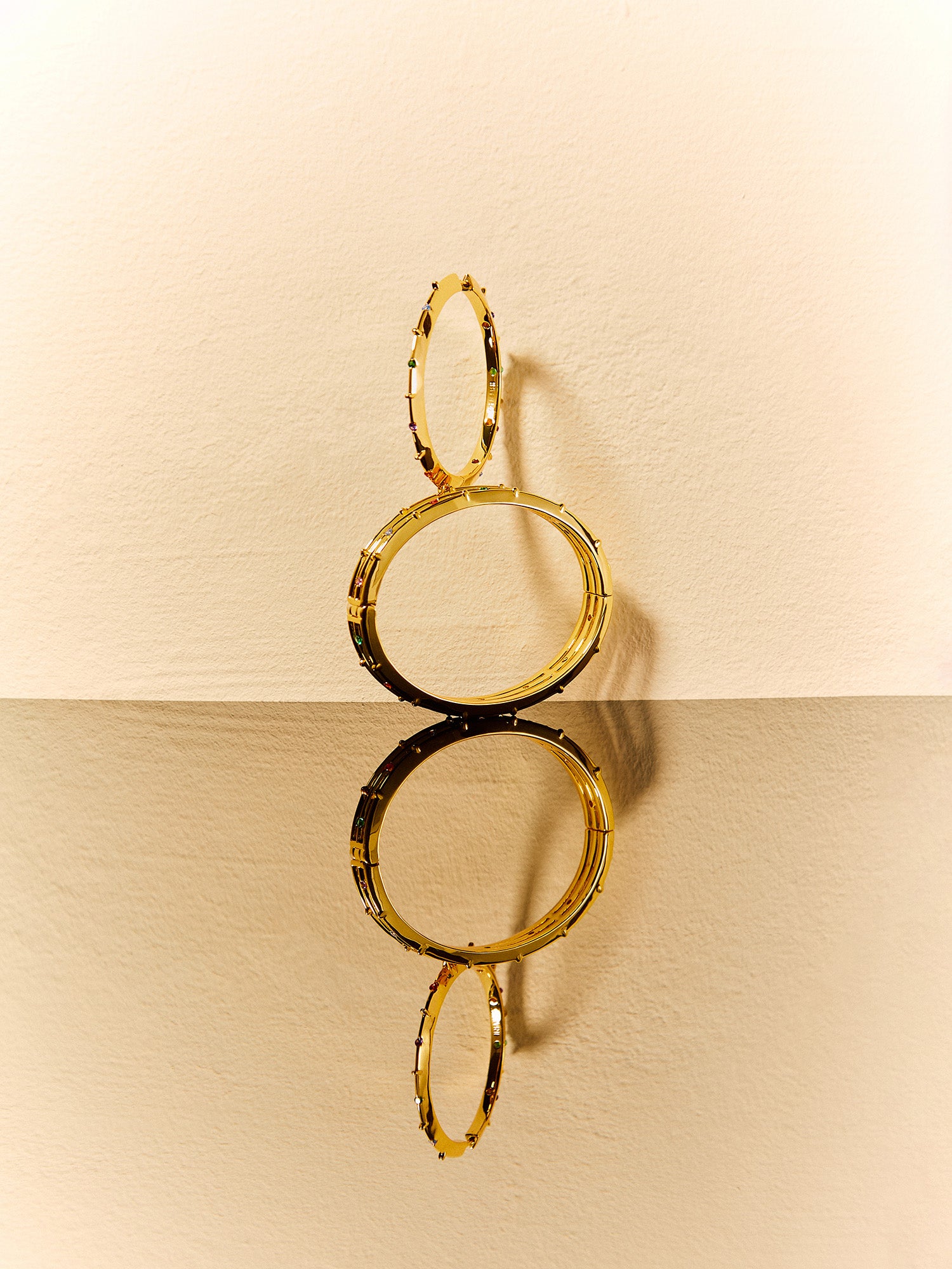 COLOR STONE HOOP EARRINGS