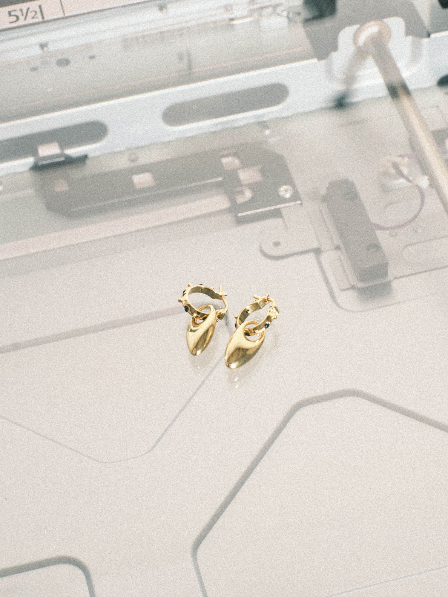 TEARDROP PENDANT EARRINGS