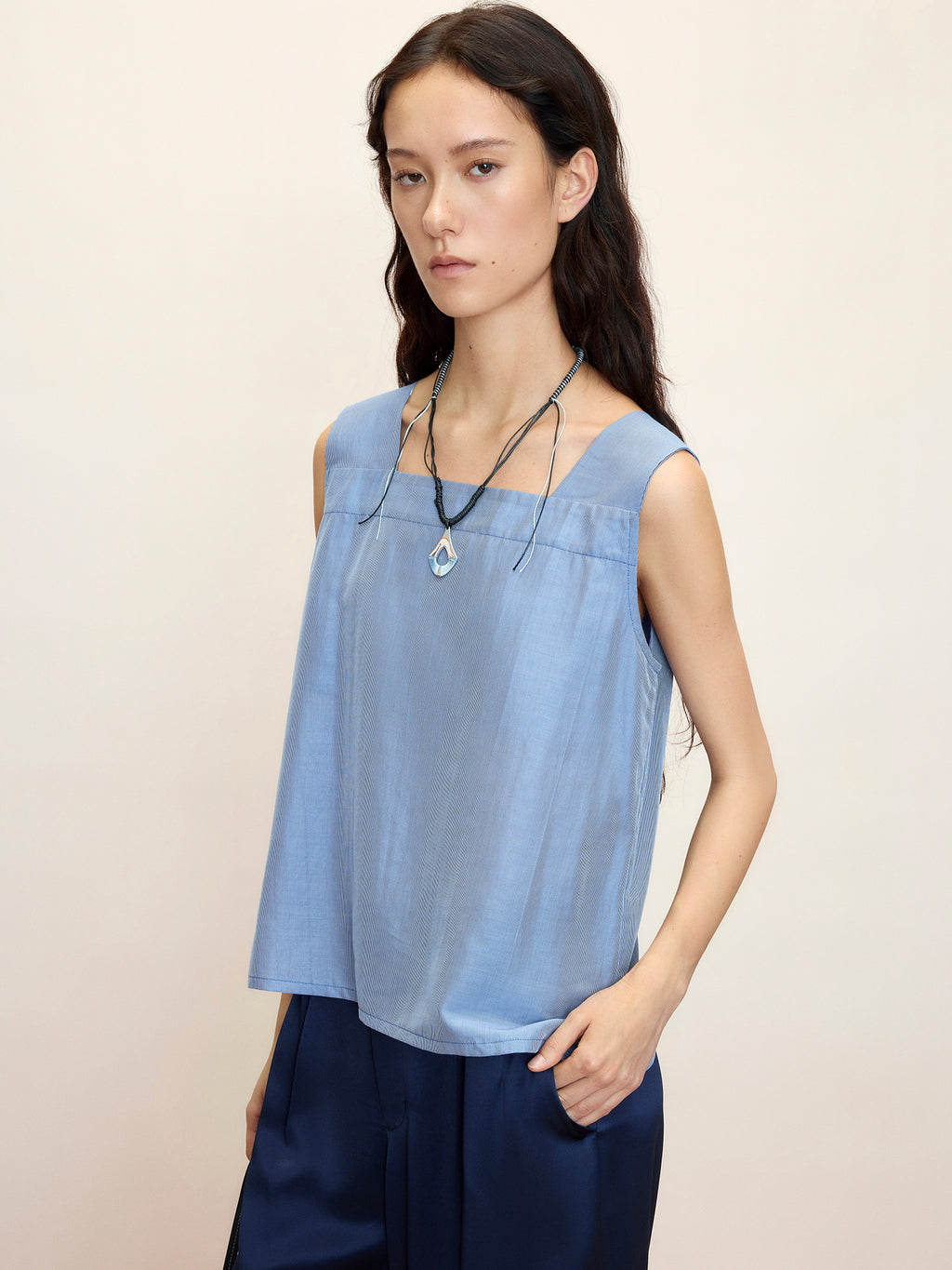 FAN SHAPED WOVEN NECKLACE