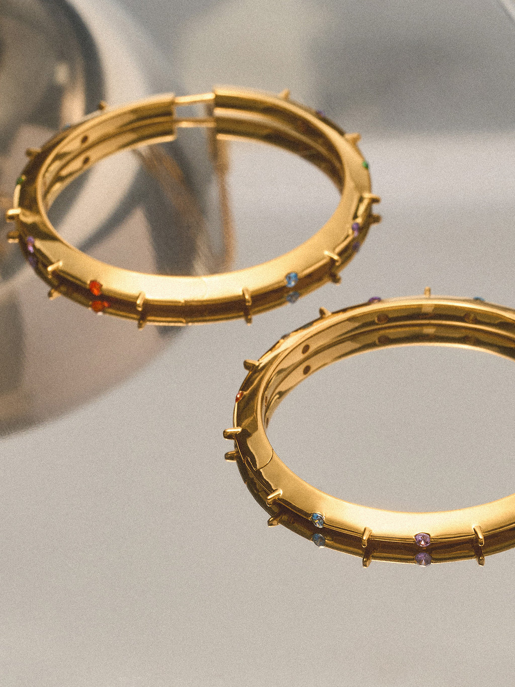 COLOR STONE HOOP EARRINGS