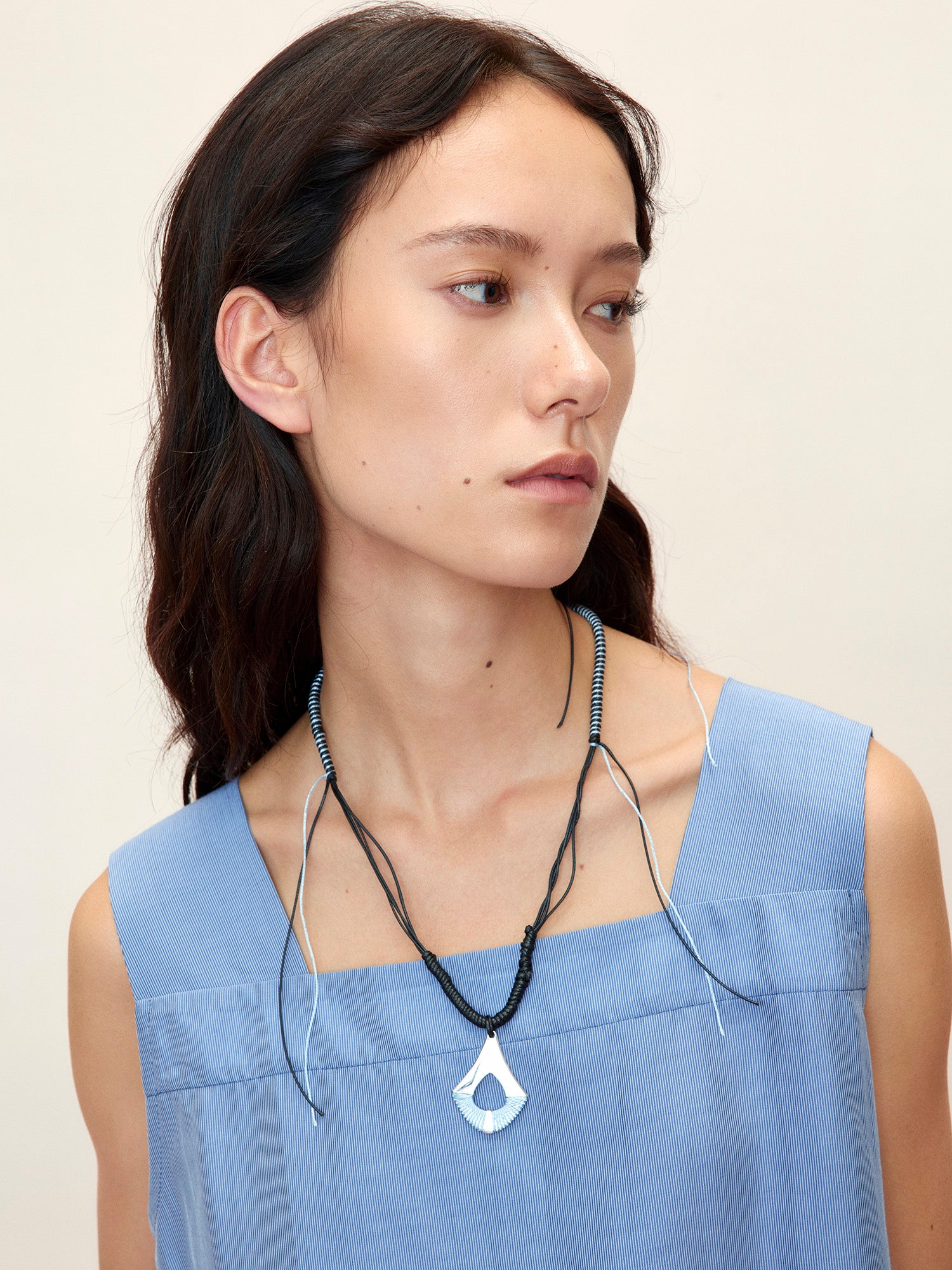 FAN SHAPED WOVEN NECKLACE