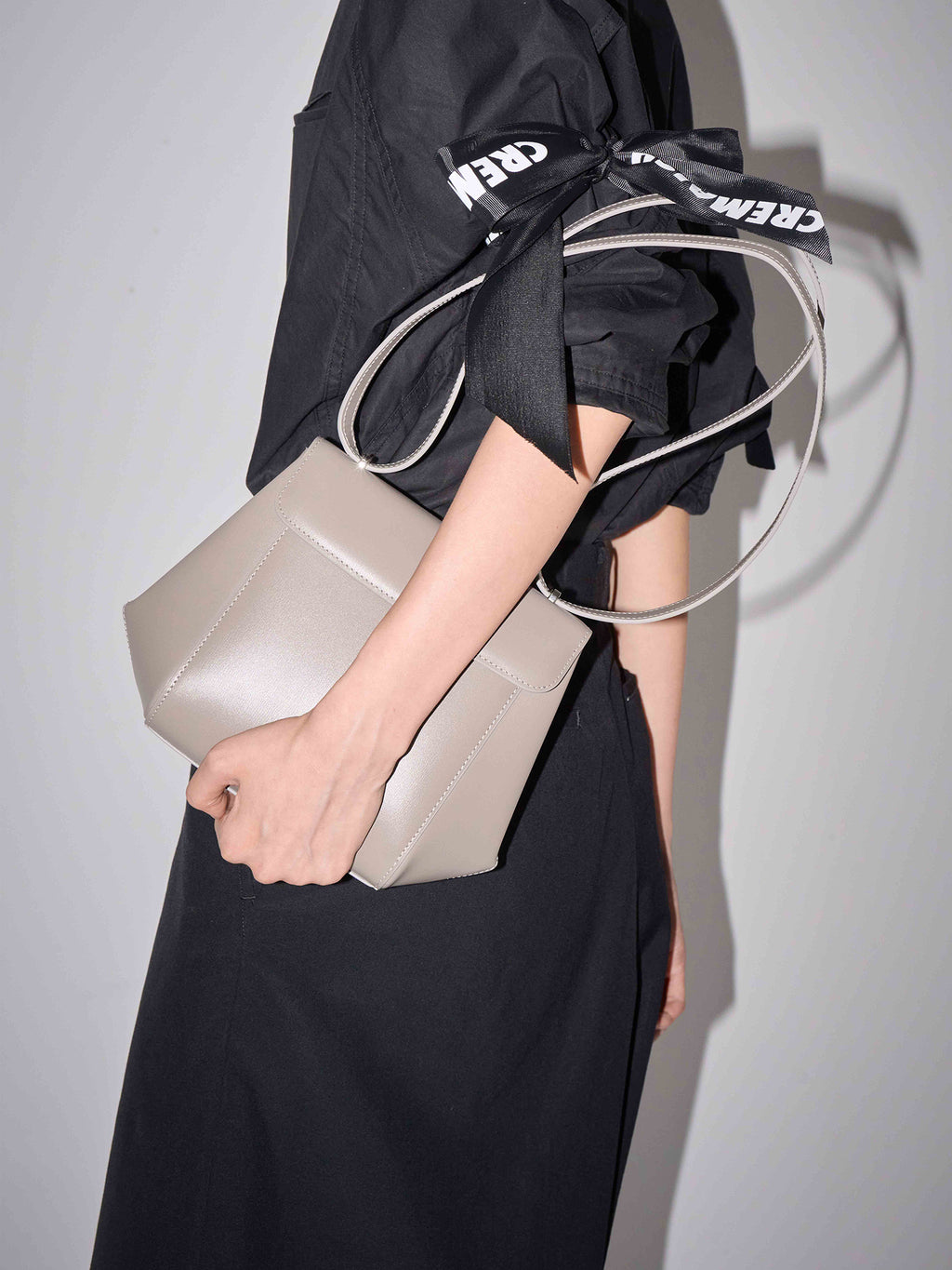 AMBER SHOULDER BAG
