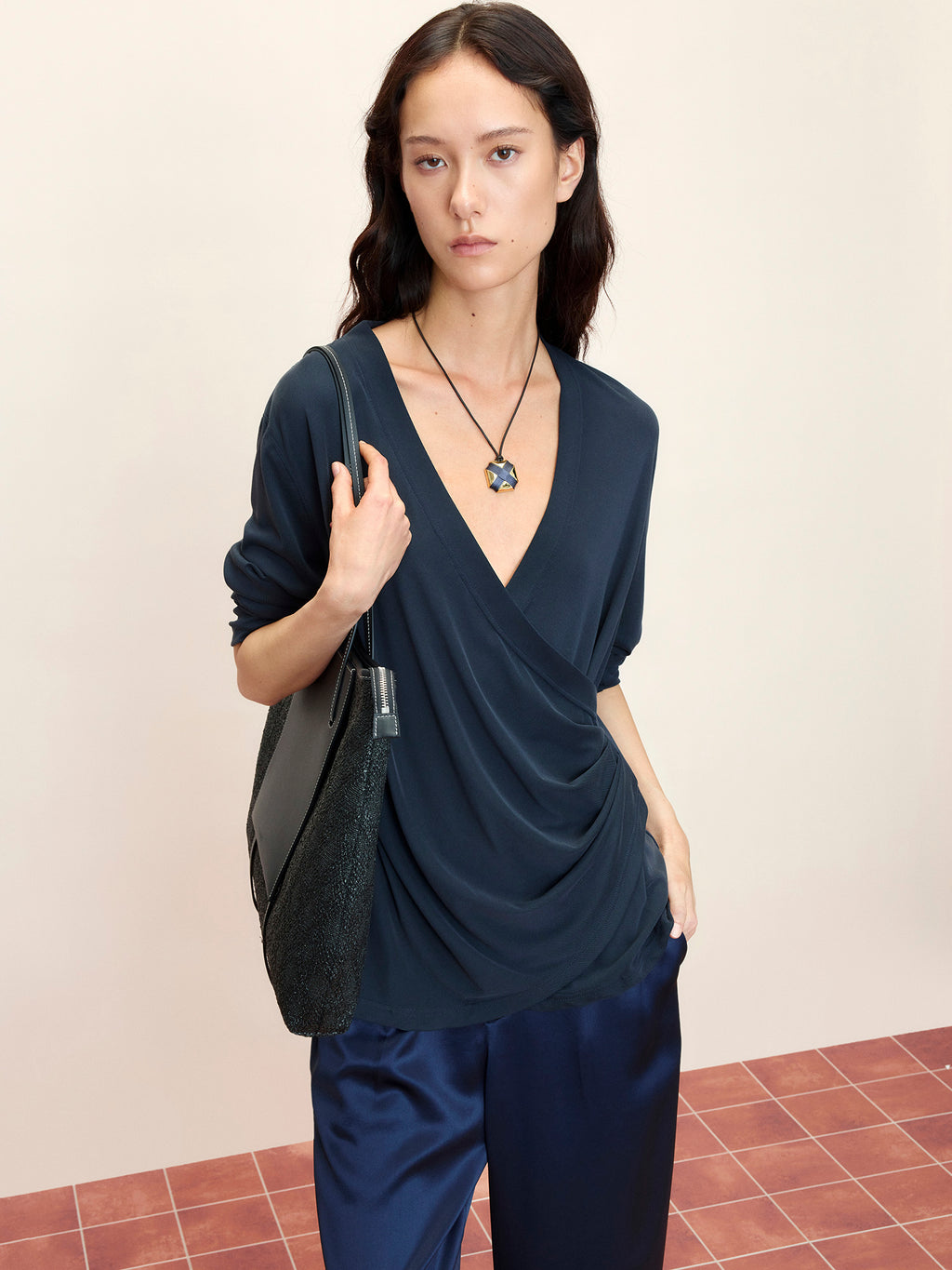 CURVED CROSS ROPE NECKLACE