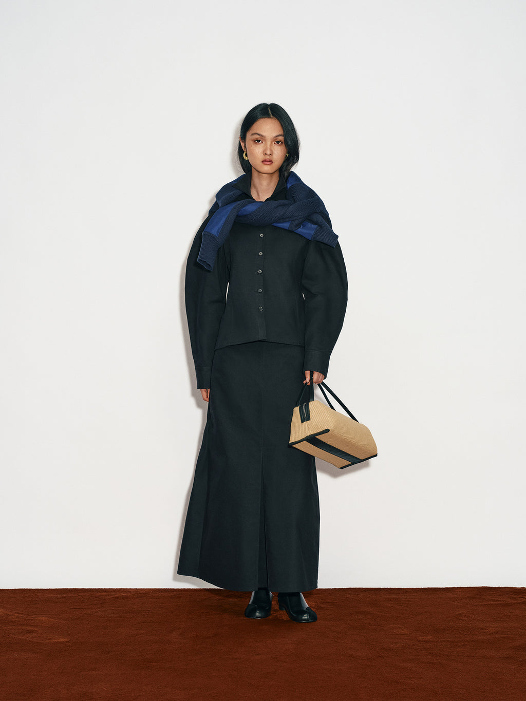 NOMAD SHOULDER BAG