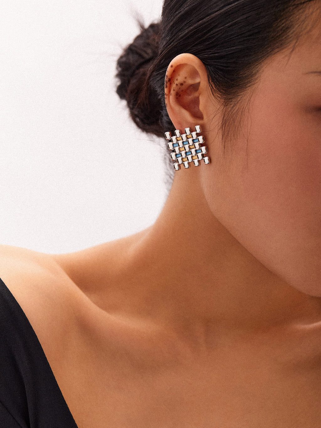 LEATHER SQUARE STUD EARRINGS