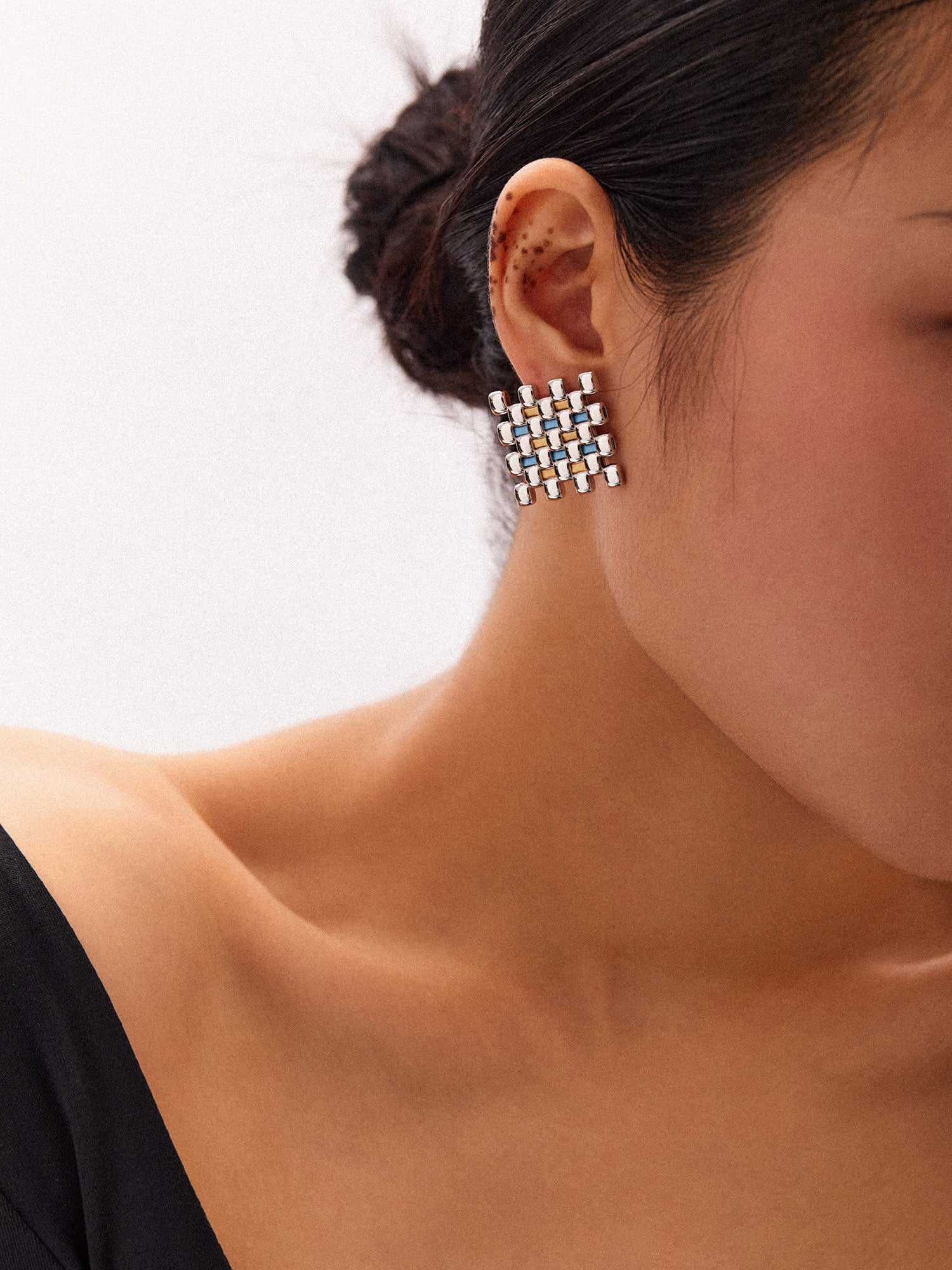 LEATHER SQUARE STUD EARRINGS